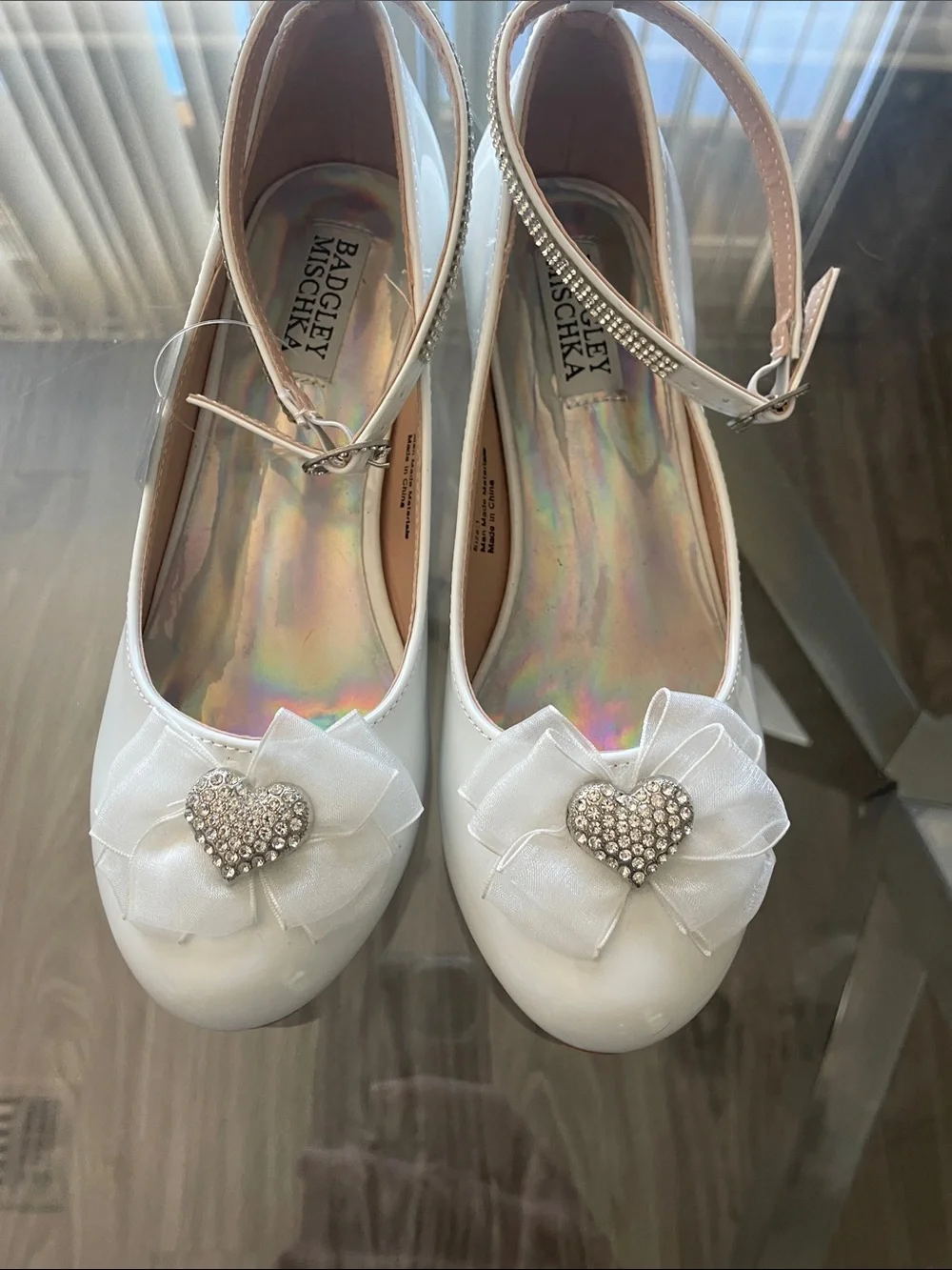 Badgley Mischka White Girls' Pearl Floral Bow Dress Patent Leather Flats